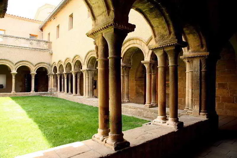 Monestir De Les Avellanes Hotel Os De Balaguer Espanha